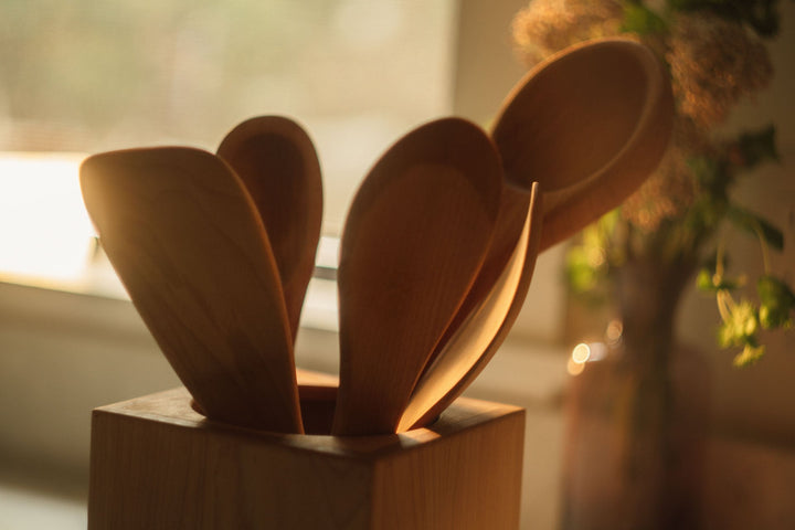 The Health Benefits of Wooden Utensils and Bowls