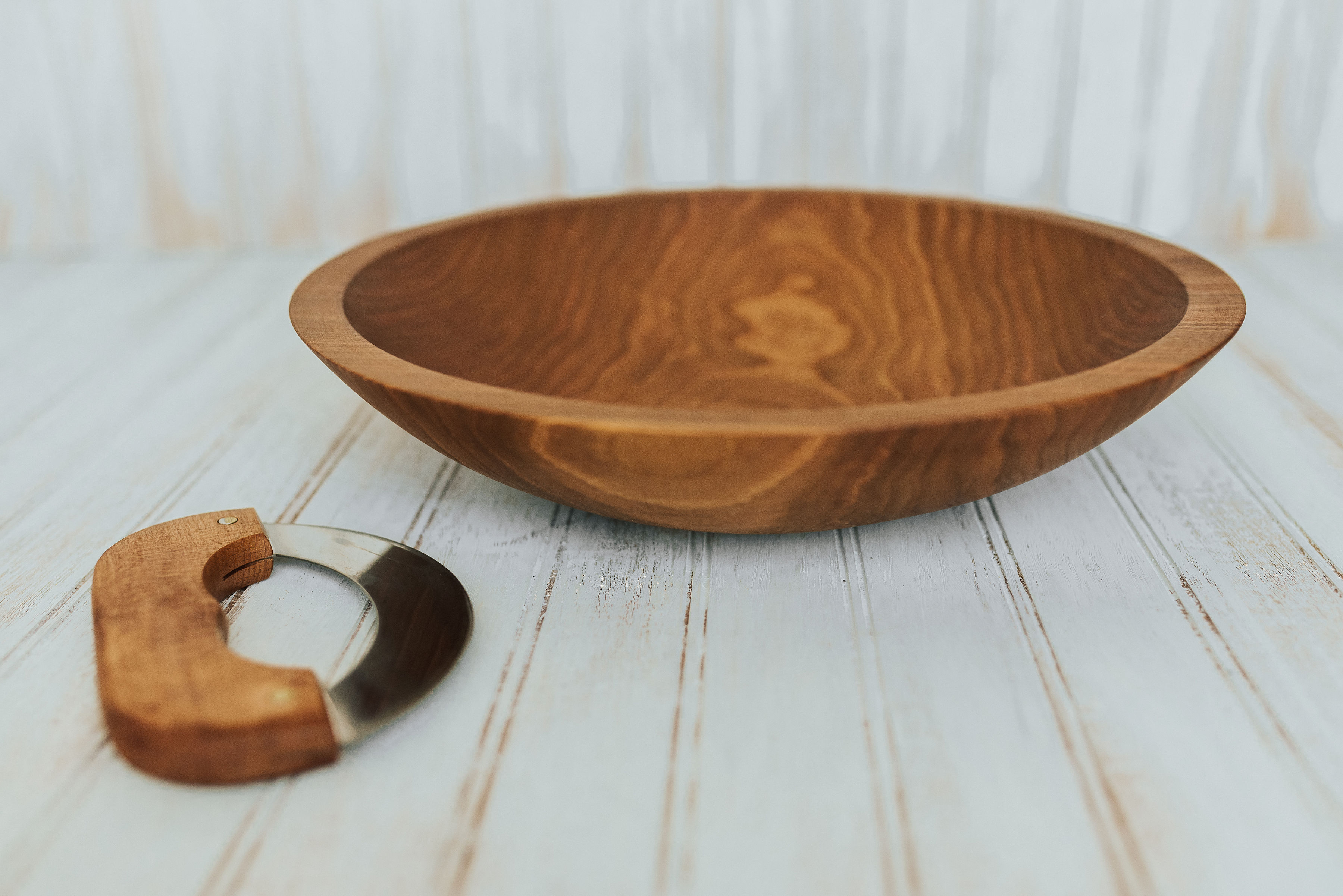 13.5-inch Large Wooden Chopping Bowl Set with Mezzaluna Knife