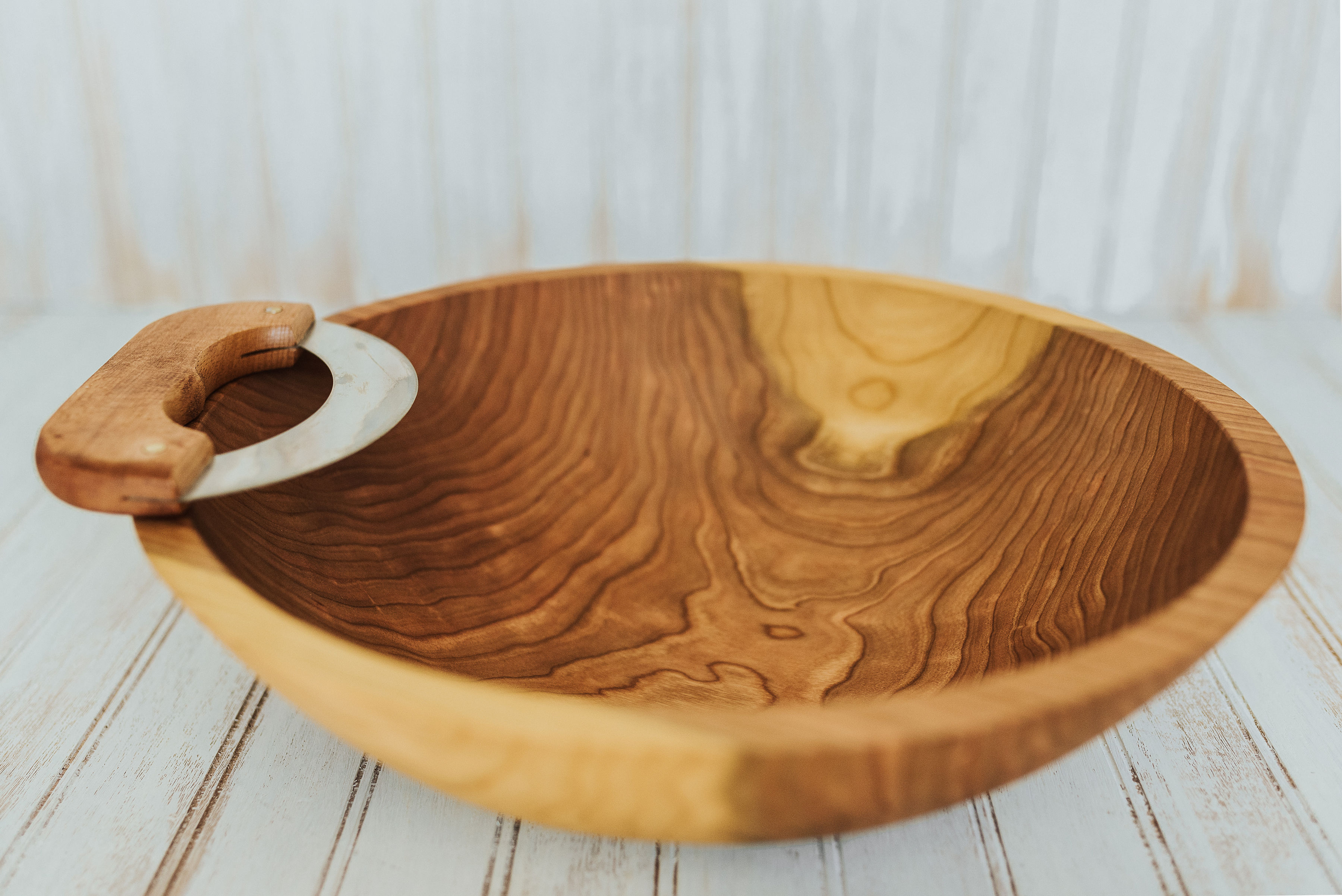 Handcrafted Chopping Bowl with Mezzaluna
